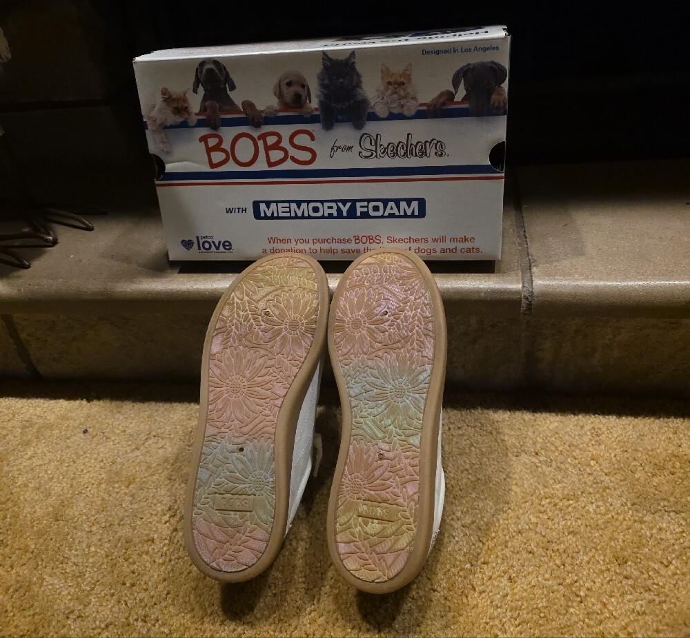 Skechers Women's White Low-Top Sneakers with Patterned Lining - Picture 4 of 5